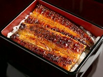 鰻魚昭_由一整條大且肉多的鰻魚製成的「鰻魚盒飯」