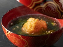 日本料理 樂精庵_被時令的香氣和湯汁的溫暖所包圍。讓人心安的「椀物」