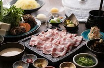 燦別邸  北新地店_品嚐香甜柔軟的豬肉「鳳梨阿古豬肉 冷涮涮鍋套餐」