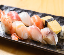 惠美須商店 新札幌店_組合各種新鮮食材，點這一盤就能吃到各種壽司的「握壽司8個」