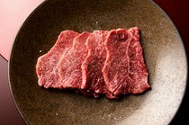 烤肉 MOCHIO_隨著咀嚼而散發出紅肉的美味與香氣的「牛臀肉」（頂級紅肉）