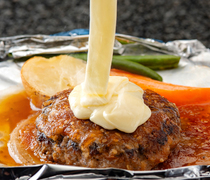 Fushimi Griller_享受和牛美味的午餐限定『招牌起司醬汁包裹的烤漢堡牛排』