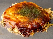 Okonomiyaki Matochan_延續上一代傳下來的烹調方式製作的經典之一「肉蛋麵」