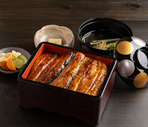 Unagi no Nakao_外皮酥脆，肉質肥美。無論是味道或口感都將鰻魚的魅力展現得淋漓盡致的「鰻魚盒飯  極」