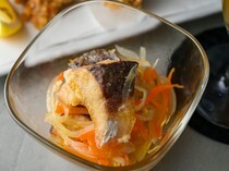 霜月_一道深受日本人喜愛的西式佳餚「自製西式醃漬魚」