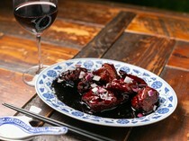 SIK eatery_健康的正統中華料理。令人想搭配葡萄酒的「黑醋糖醋豬肉」