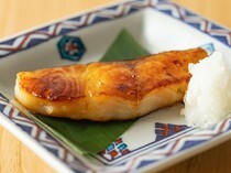 銀座 青天_享受季節性新鮮海鮮的炭火烤「魚料理」