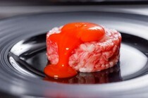 北海道燒肉 KITAUSHI_濃郁的肉汁在口中擴散，芳醇香氣令人陶醉「入口即化的北海道和牛沙朗生拌肉」