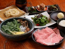 鬼在外 福在内_可以選擇來自北海道培育出的優質牛肉或豬肉的「壽喜鍋套餐」