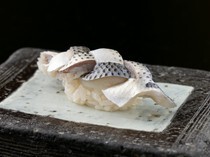 sushi青柳_由江戶前壽司的精湛手藝，打造出令人驚艷的美味「紅甘握壽司」