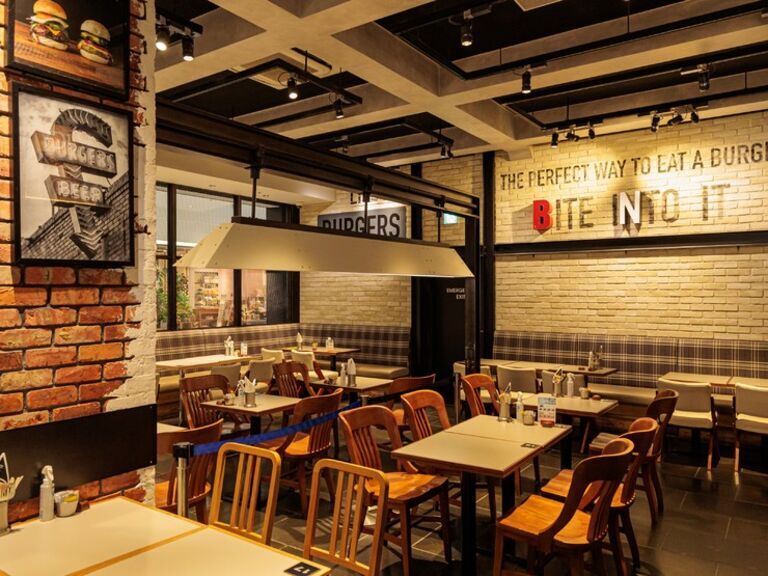 J.S. BURGERS CAFE LaLaport  EXPOCITY店_店內景觀