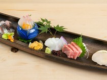 日本料理OOTSU_每天從市場購入，充分享受當季的新鮮魚類「生魚片」照片僅供參考