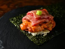 鐵板燒炭燒 saito_在口中溶化的「頂級生海膽佐最高等級黑毛和牛沙朗手卷壽司」