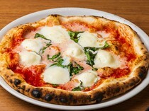 Italiana Tavola D'oro  銀座三越店_注重食材平衡的披薩「以北海道“白糠酪恵舎”產的莫扎瑞拉起司製作的瑪格麗特披薩」