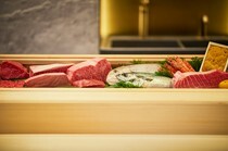 牛肉壽司 KINTAN_＜吧檯座位＞匯集日本各地季節食材的「廚師推薦套餐」