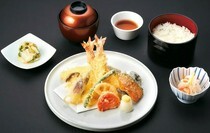 UNAGI NO 德永 北部_品嚐當季美味的「蝦與季節蔬菜天婦羅套餐」