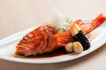 SAKANAYASOMA  柳川店_彰顯豐富風味的「汁煮喜知次魚」