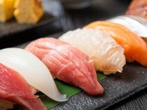 六本木　龜甲_以當季最好的食材，搭配Q彈美味的壽司飯製作出的「握壽司」