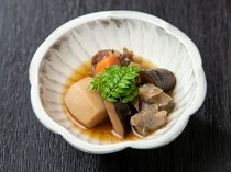六本木　龜甲_溫馨宜人的滋味！以當季蔬菜和山間美食編織而成的「京都小菜」