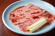 炭火燒肉神樂坂牛Masu_使用「雪降和牛尾花澤」特選里肌肉的名菜「蘋果」