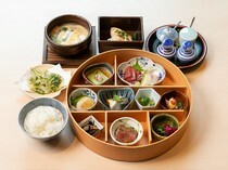 京都蔬菜與炭火料理 庵都_會在打開盒蓋的瞬間心情雀躍的「福重膳 -悠Yuu-」