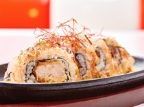 Osakana Tiger_這是餐廳招牌菜之一。完全原創的加州捲「Osakana Tiger Roll」