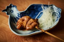 恵比寿 Torihiro_使用滋賀縣淡海土雞和千葉縣水鄉紅雞的「烤雞肉串主廚套餐」