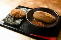 壽司 赤木_發揮廚師技藝！具有滑順口感與深度的「鮟鱇魚肝佐奈良醃菜」