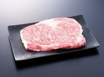 熟成飛驒牛燒肉GYU-SUKE_選用最高級的A5飛驒雌牛。盡情享受霜降牛肉的肉汁和美味「沙朗牛排」