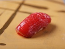 立食壽司　鮨川_全年都有油花，入口即化的「生鮪魚紅肉生魚片」