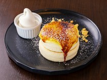 Cafe Rob 廣島宮島口店_以濃郁的苦味風味，深受大家喜愛的經典「焦糖法式烤布蕾舒芙蕾」