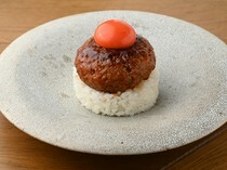 beef by KOH 廣尾總店_柔嫩的口感和鎖住的鮮味堪稱絕妙的「『終極』半熟漢堡排蓋飯」