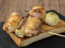 炭火烤雞串SAKAMORI北新地本通店_最適合作為開胃首串的彈牙「大蔥烤雞串」