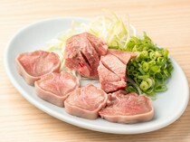 廣島牛A5和名物牛舌  燒肉內臟NIKUCHO_ 享受兩種不同口感的「厚切牛舌品嘗比較」