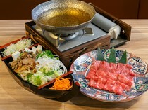 肉NOASATSU_用特製高湯烹調的日本三大和牛之一的「特選近江牛黃金涮涮鍋」