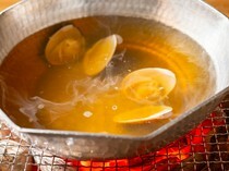 赤坂 炭火涮涮鍋  高嶺之豚_最後加入的蛤蜊更添風味層次，使用獨家無添加的「白高湯」