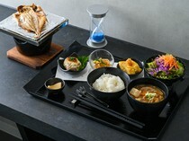安田食堂_可品嚐兩道招牌菜的「安田定食」