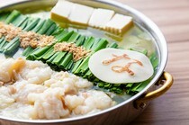 Motsunabe Nagamasa　築紫口店_嚴選國產和牛的小腸，精心去除腥味，完美呈現濃郁美味的「內臟鍋」