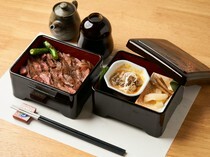 北野天滿宮 肉和庭 MATSUO_可依肉量選擇三種規格之一的國產黑 毛和牛招牌菜單「和牛牛排層盒套餐」