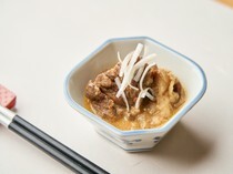 北野天滿宮 肉和庭 MATSUO_使用京都白味噌的燉煮和牛筋，絕對會令人上癮的「燉煮牛筋」