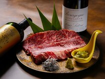 燒肉muraki_肉質厚實而柔軟，可自由烤至理想熟度品嚐「絕品大片橫膈膜 200克」