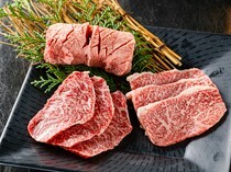 燒肉Meat牛男_若想一次品嚐多種部位，推薦「特選牛肉拼盤」