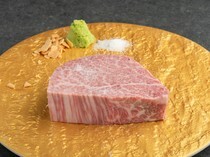 大阪福島燒肉TOPPUKU_奢華的厚切嚴選極上肉。融於口中的別緻口感「夏多布里昂牛排（100公克〜）」