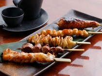 An庵 赤坂店_皮酥脆、肉多汁，一支支細心串起的「炭火烤鳥取產大山雞肉串」